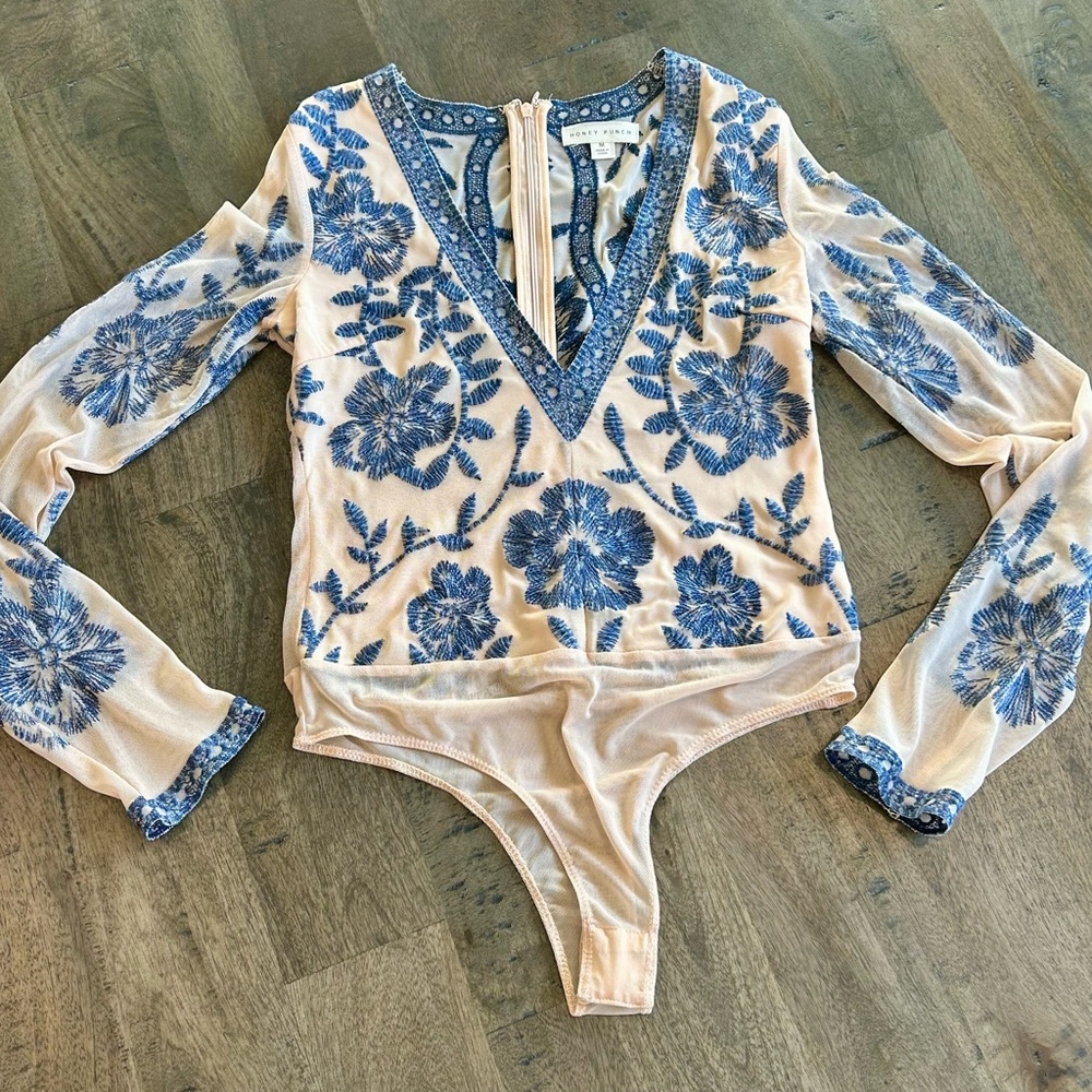 💥SOLD💥Honey Punch Floral Embroidered Bodysuit - Picture 1 of 6